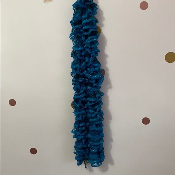 Handmade blue ruffle scarf - Picture 1 of 2